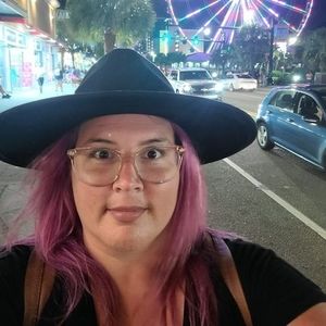 Meet your Posher, Claudia